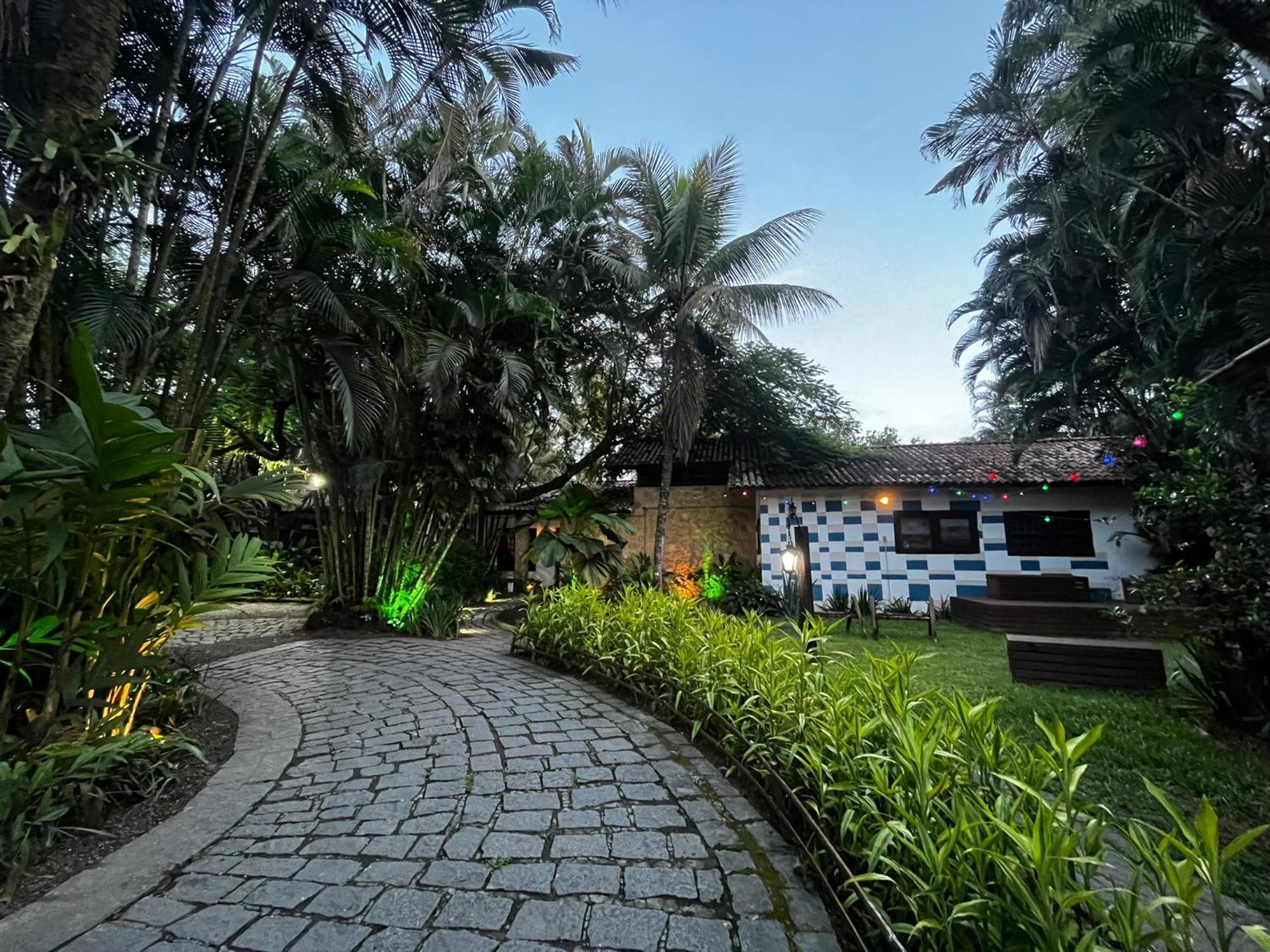 Garden Hotel Парати Экстерьер фото